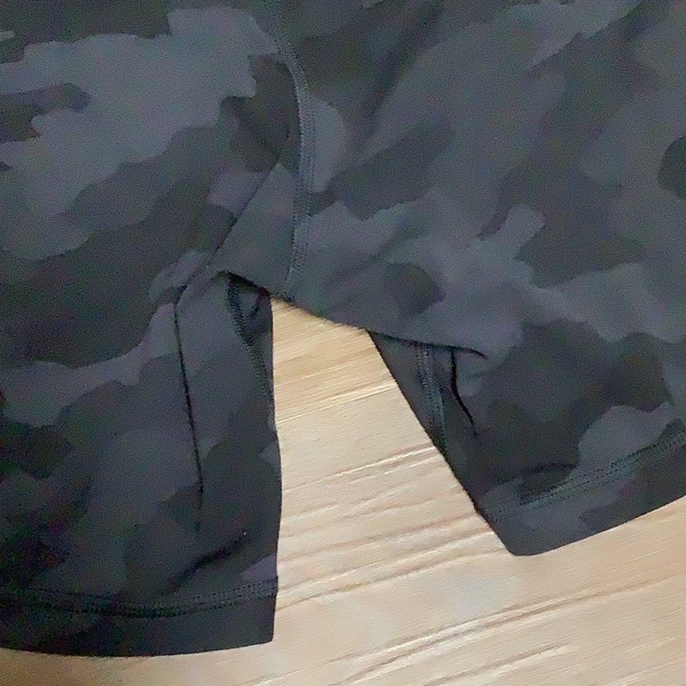 Lululemon Black Camouflage Shorts 8 - Picture 5 of 6